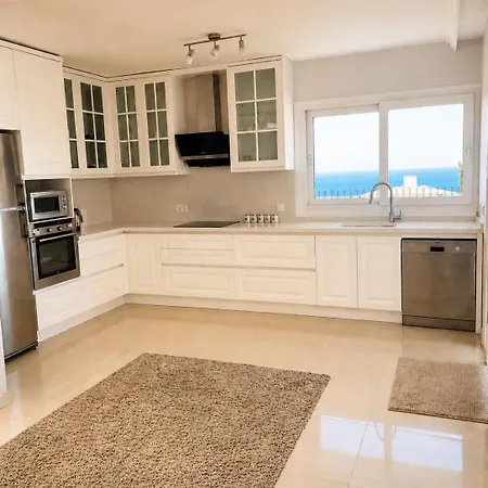 Luxury With Amazing View, Semesterbostad Çeşme